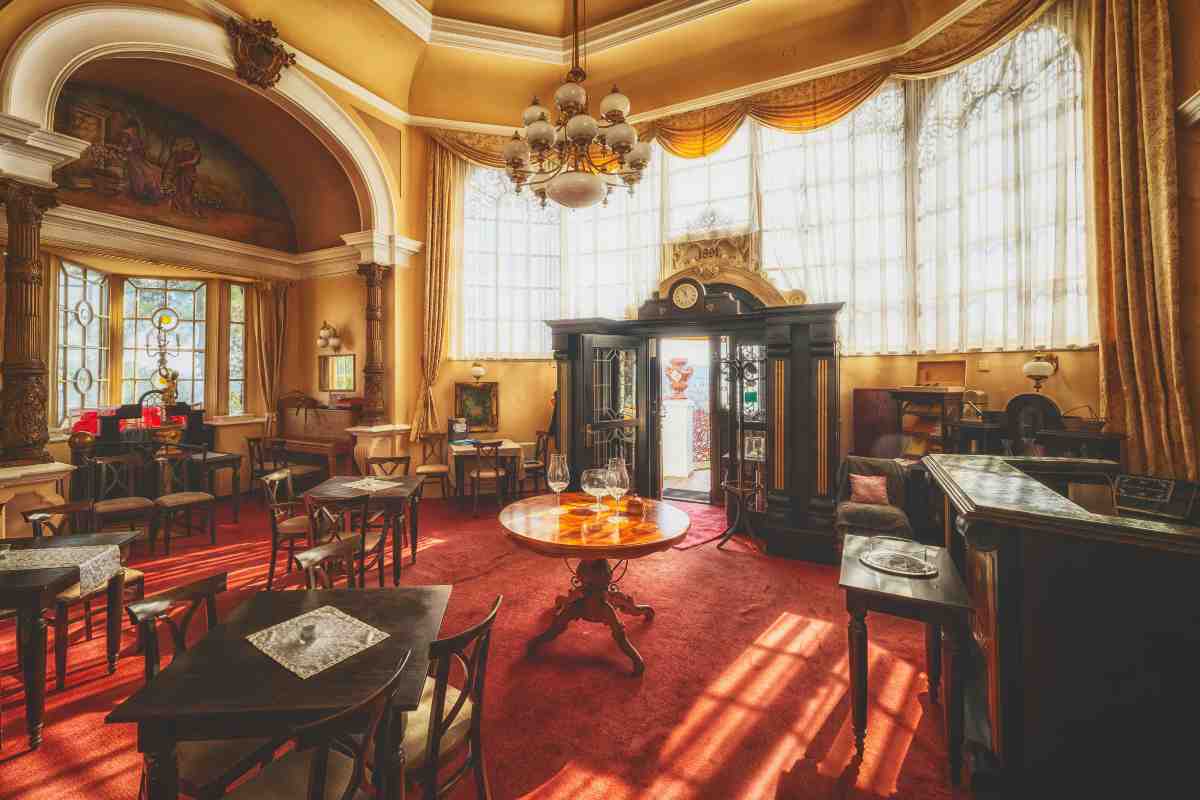 9.inspiratie, principii si sfaturi practice_Incapere mobilata si decorata in stil Art Nouveau